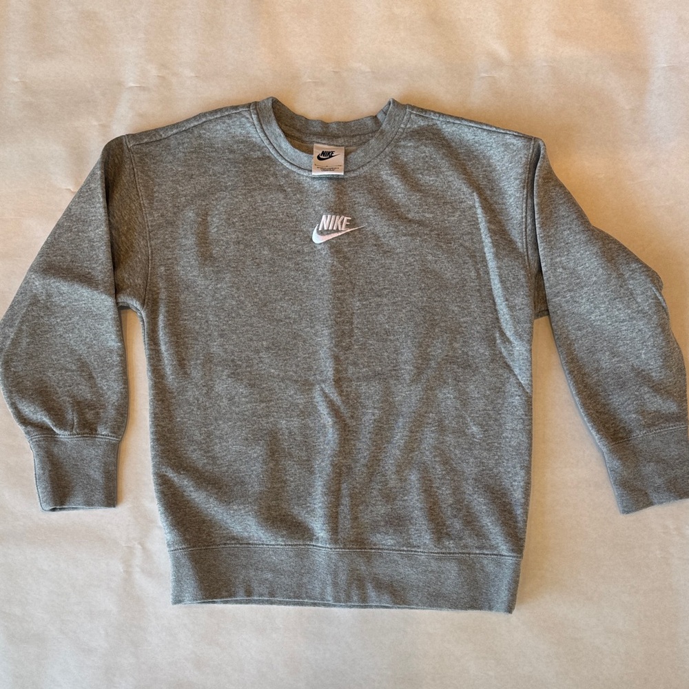 Nike Boys Crewneck in Heather Gray